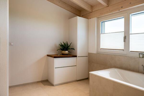 Badezimmer modern weiss