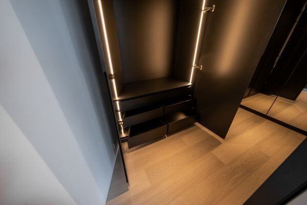 Ankleide schwarz mit LED