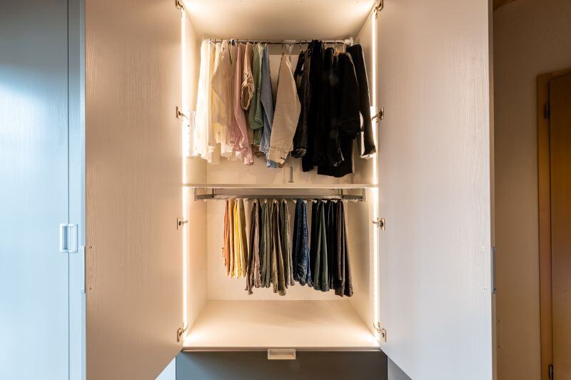 Kleiderschrank im Eingang Schreinerei Nobs_800x600