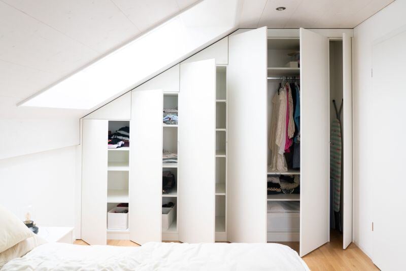 Schrank in Dachschräge mit Schubladen Nobs Schreinerei